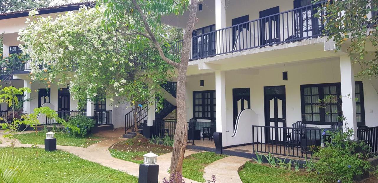 Flower Garden Eco Village Sigiriya Exterior foto